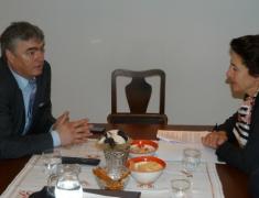 Veleposlanica ga. Anunciada Fernández De Córdova in dr. Milan Zver Veleposlanica ga. Anunciada Fernández De Córdova in dr. Milan Zver