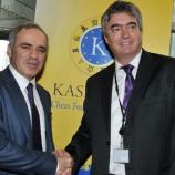 Šahovski velemojster Garry Kasparov in dr. Milan Zver