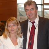 Na sliki dr. Zver z mlado delegatko iz Slovenije